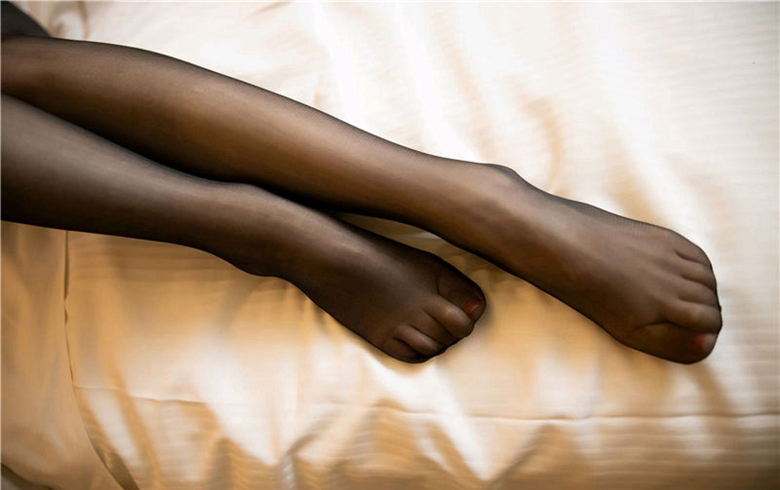 黑丝袜制服办公室美女诱惑短裙高跟美腿