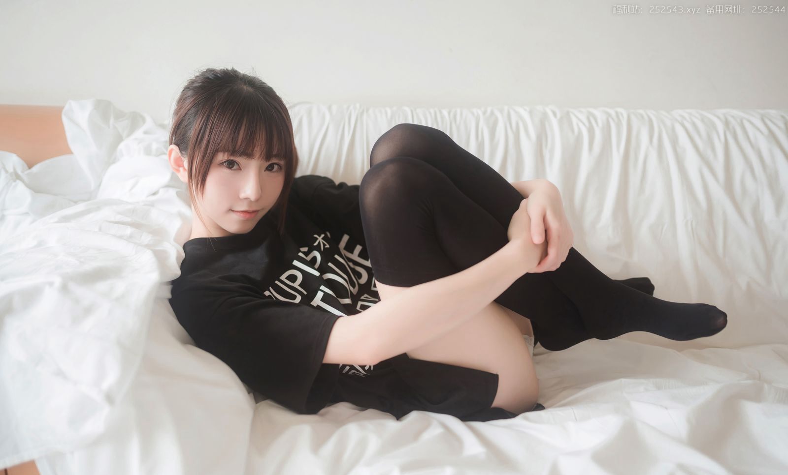 JK制服美女性感黑色过膝袜Cosplay大尺度图片