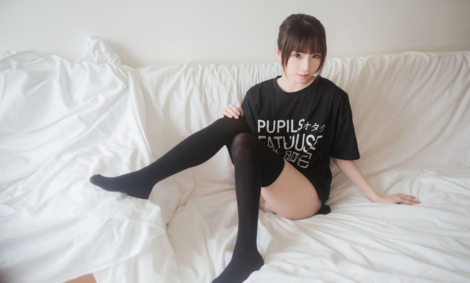 JK制服美女性感黑色过膝袜Cosplay大尺度图片