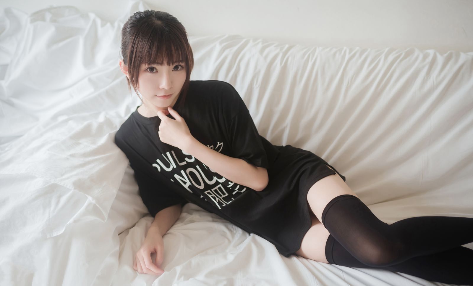 JK制服美女性感黑色过膝袜Cosplay大尺度图片