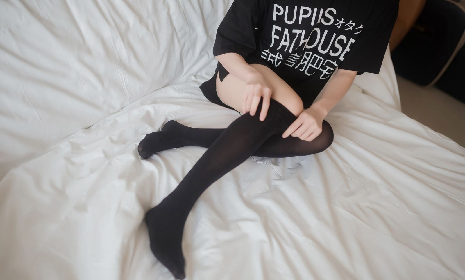 JK制服美女性感黑色过膝袜Cosplay大尺度图片