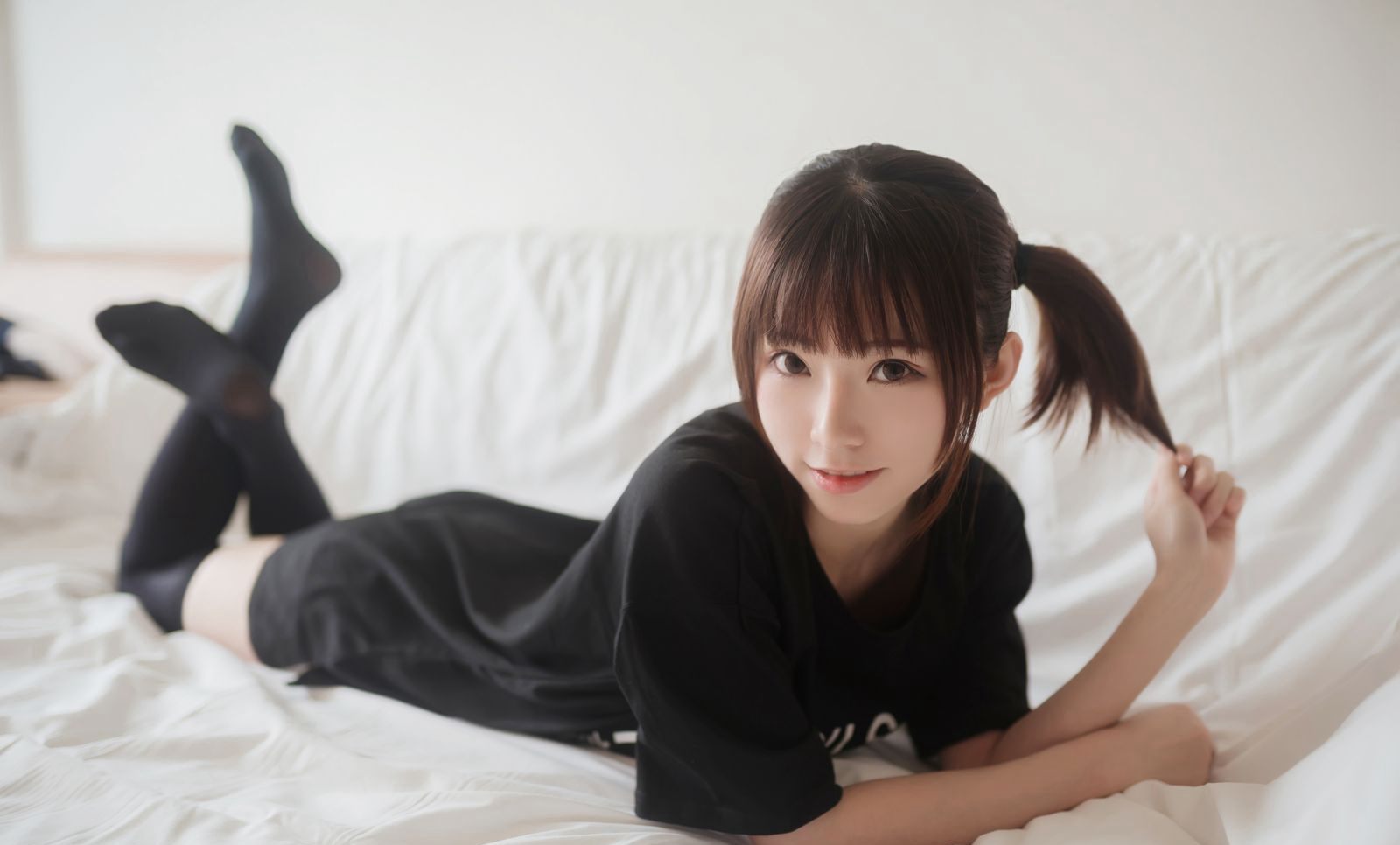 JK制服美女性感黑色过膝袜Cosplay大尺度图片