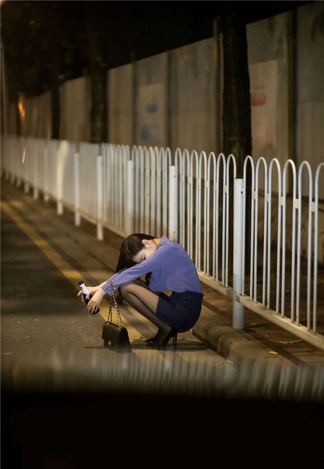 晚上偶遇醉酒的性感黑丝制服诱惑美女嫩模杨晨晨sugar