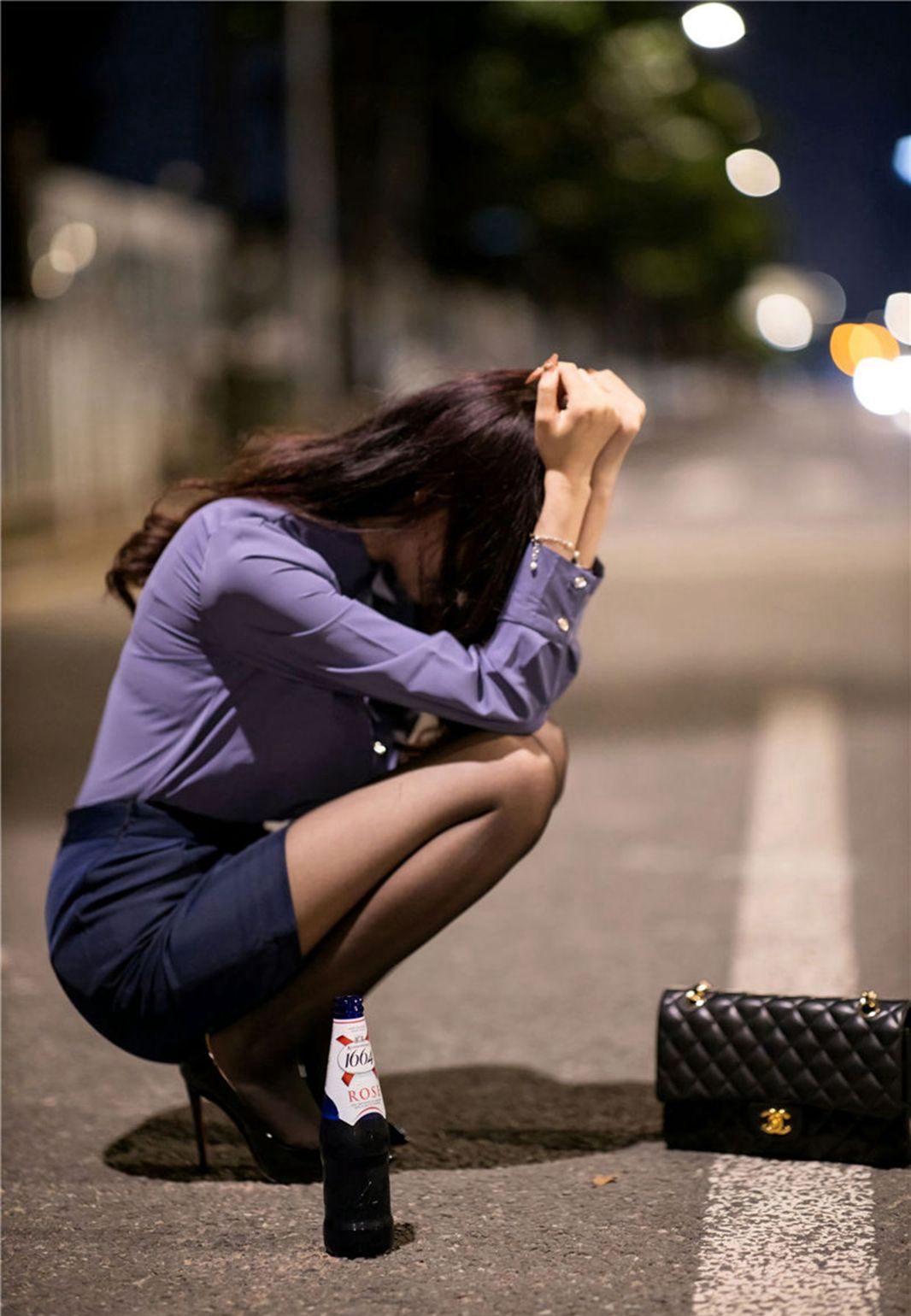 晚上偶遇醉酒的性感黑丝制服诱惑美女嫩模杨晨晨sugar