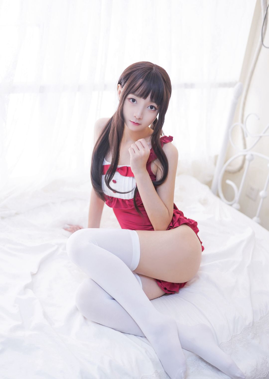 森萝财团白丝美女性感美腿大尺度Cosplay图