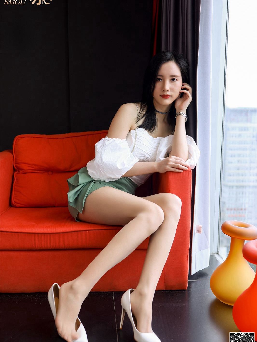 极品美少妇脱肉丝袜彰显美腿高清玉足高跟写真