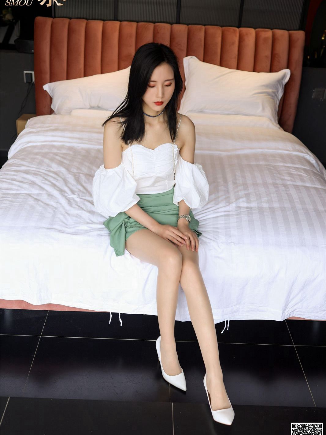 极品美少妇脱肉丝袜彰显美腿高清玉足高跟写真