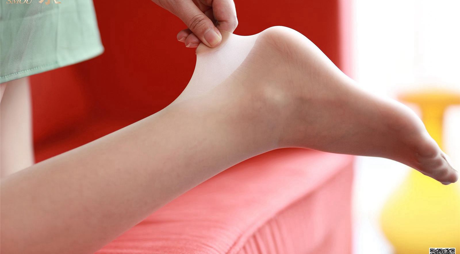 极品美少妇脱肉丝袜彰显美腿高清玉足高跟写真