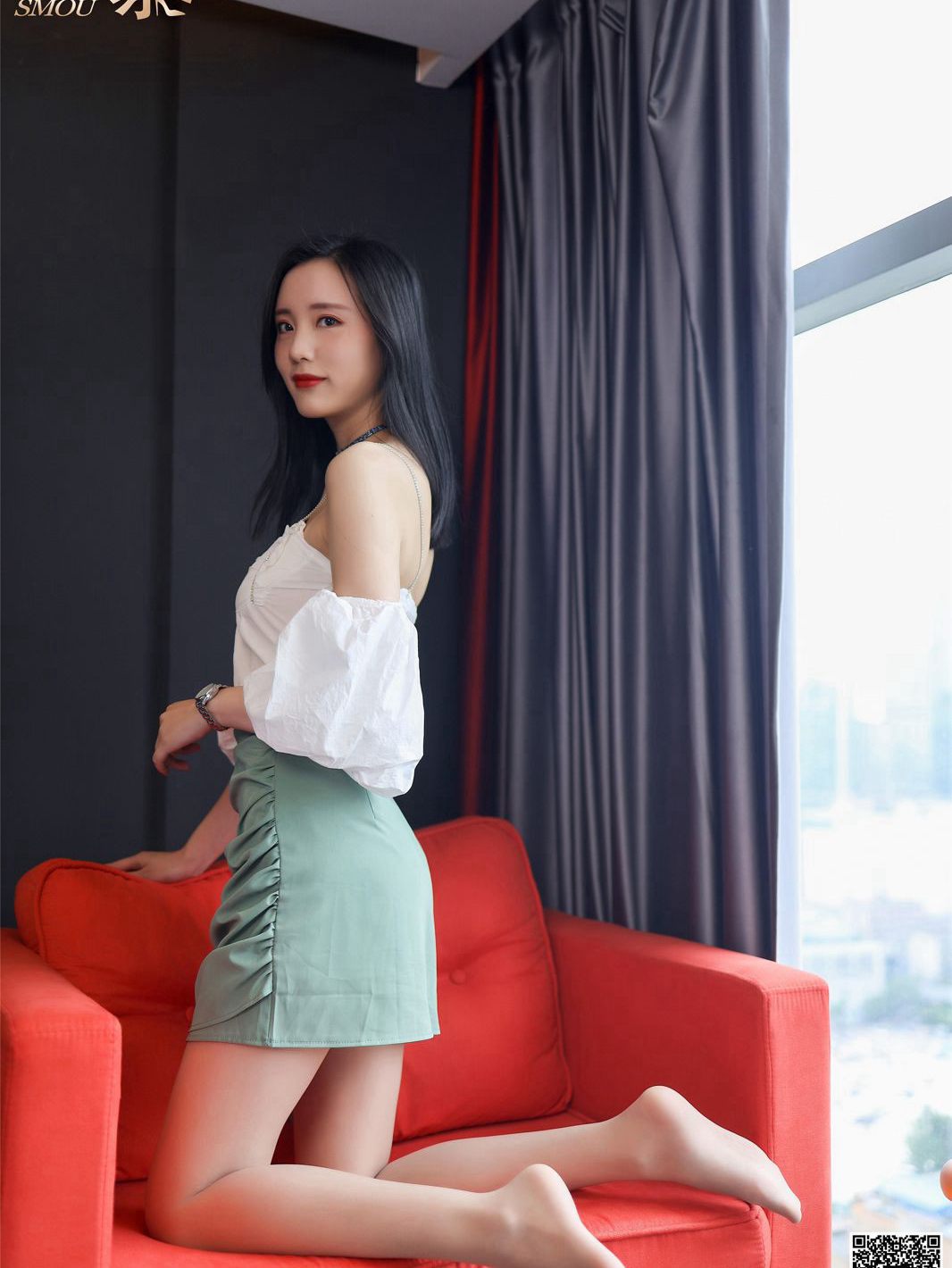 极品美少妇脱肉丝袜彰显美腿高清玉足高跟写真