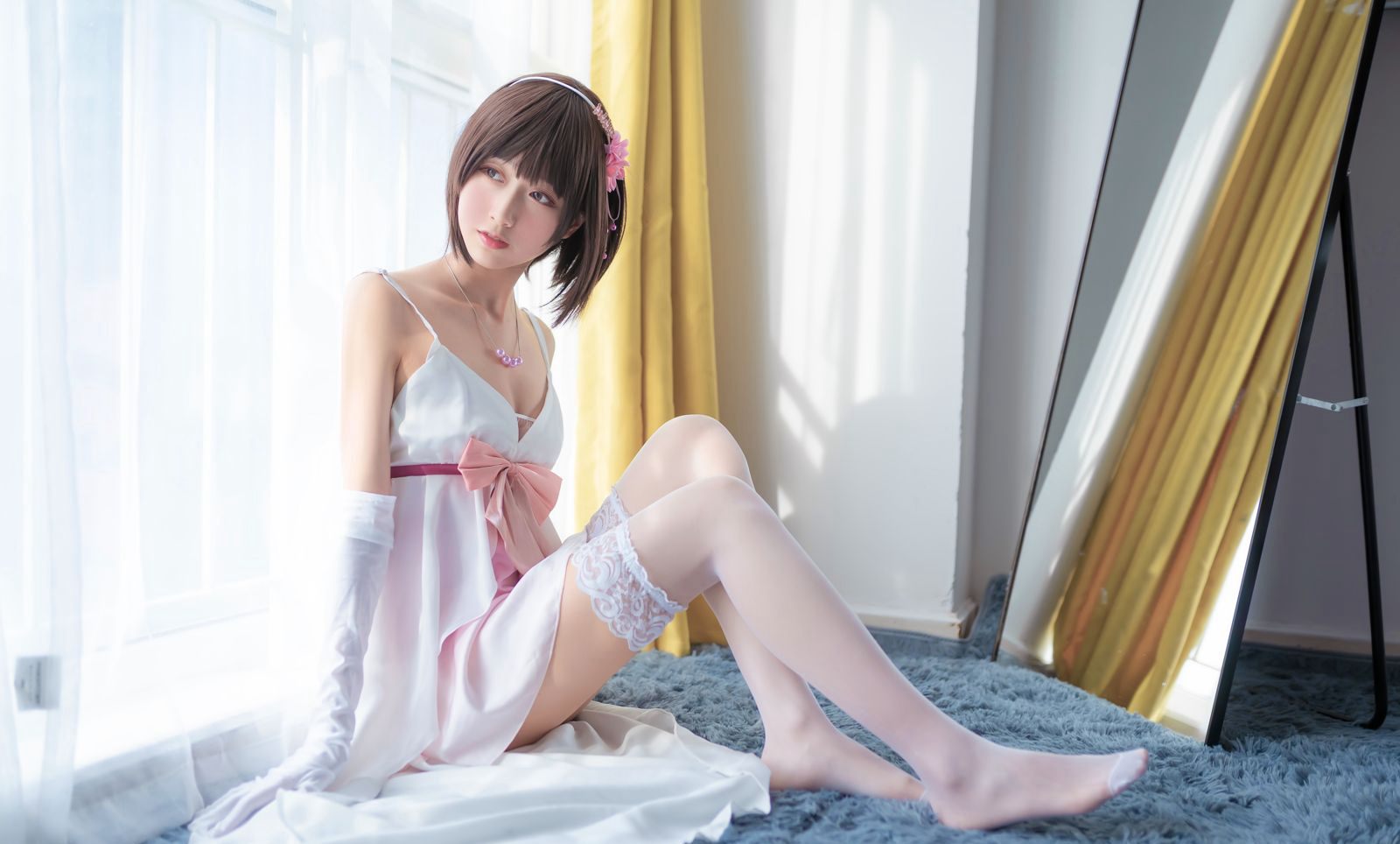 性感白丝美腿短发美女Cosplay大尺度高清纯美写真