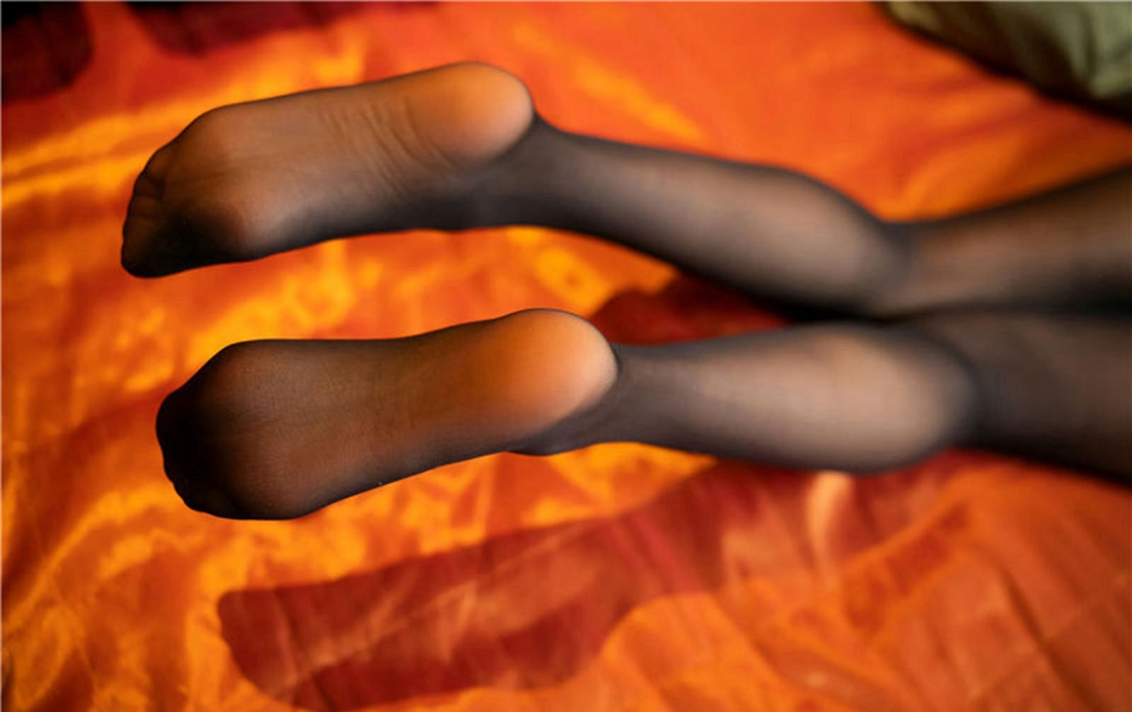 女神尤物杨晨晨sugar黑丝袜玉足圆润美臀性感情趣嫩白无遮掩