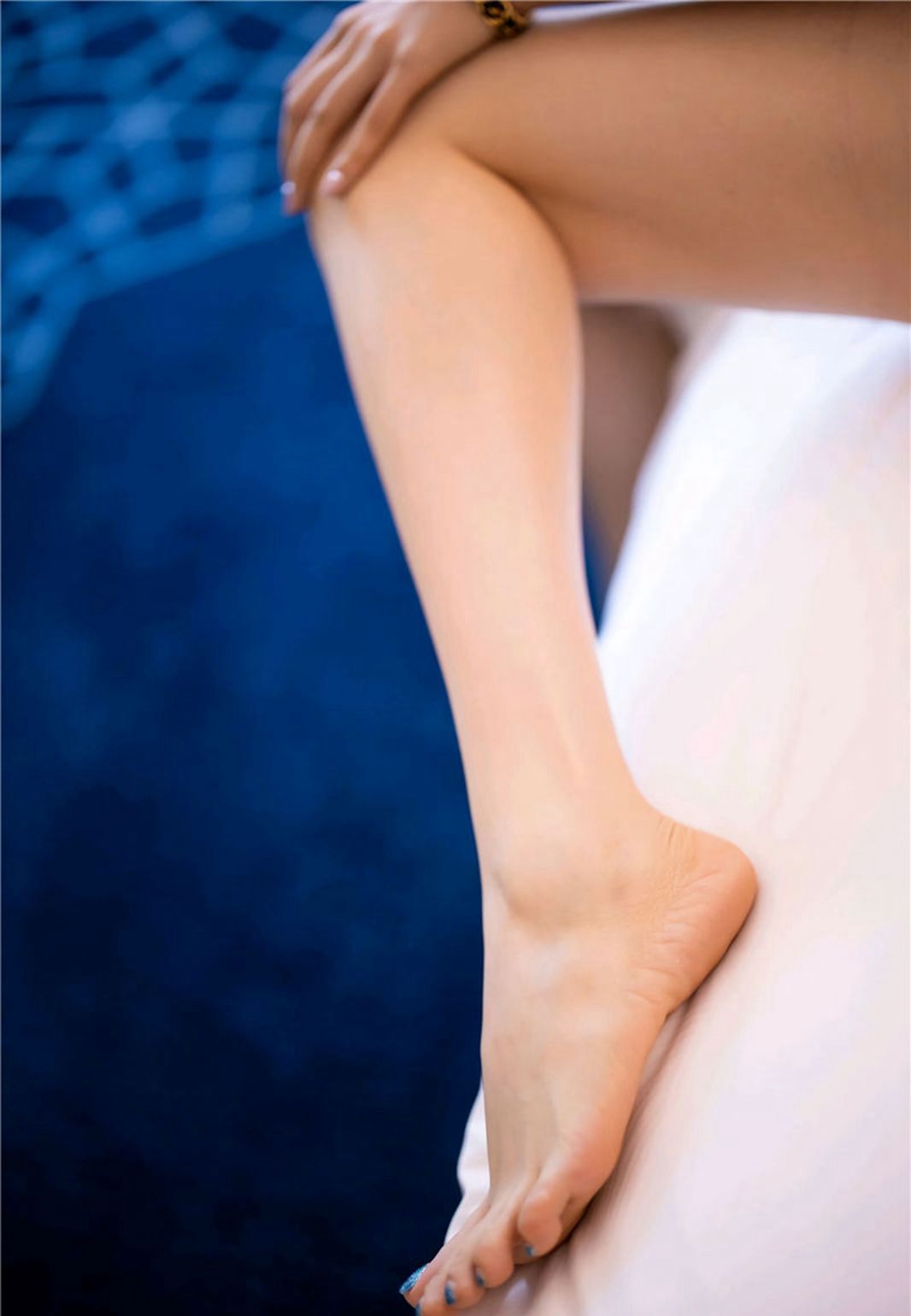 圆臀美女黄楽然极品丁字裤肉丝袜诱惑大尺寸人体写真