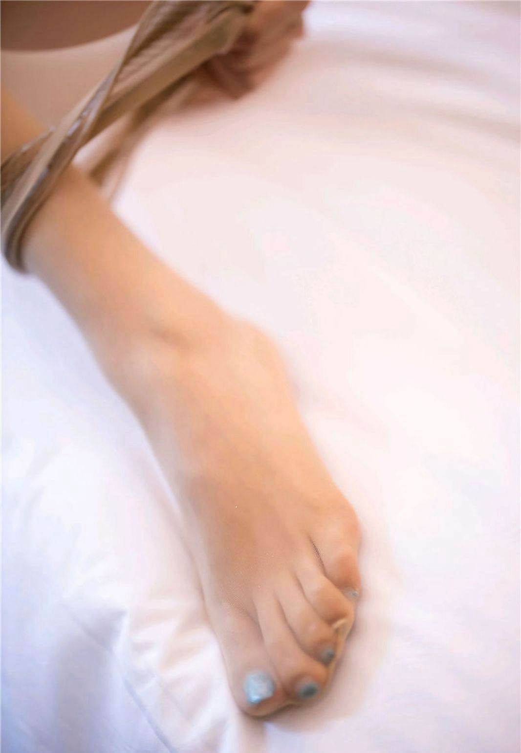 圆臀美女黄楽然极品丁字裤肉丝袜诱惑大尺寸人体写真