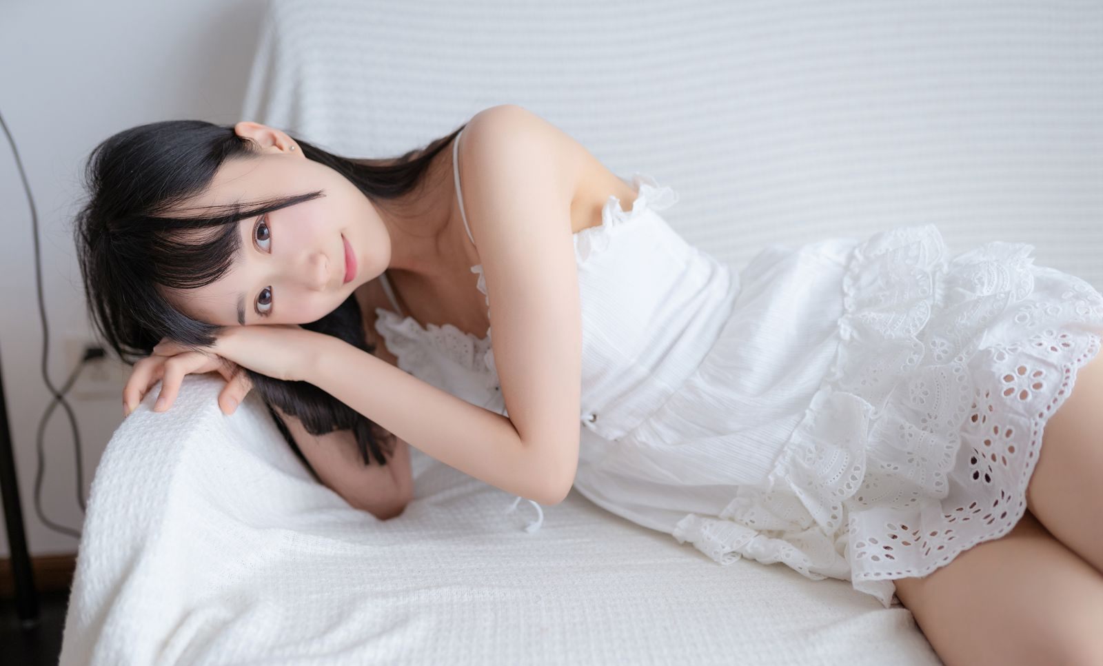 cos美女大尺度白皙皮肤诱惑美腿极品玉足令人垂涎