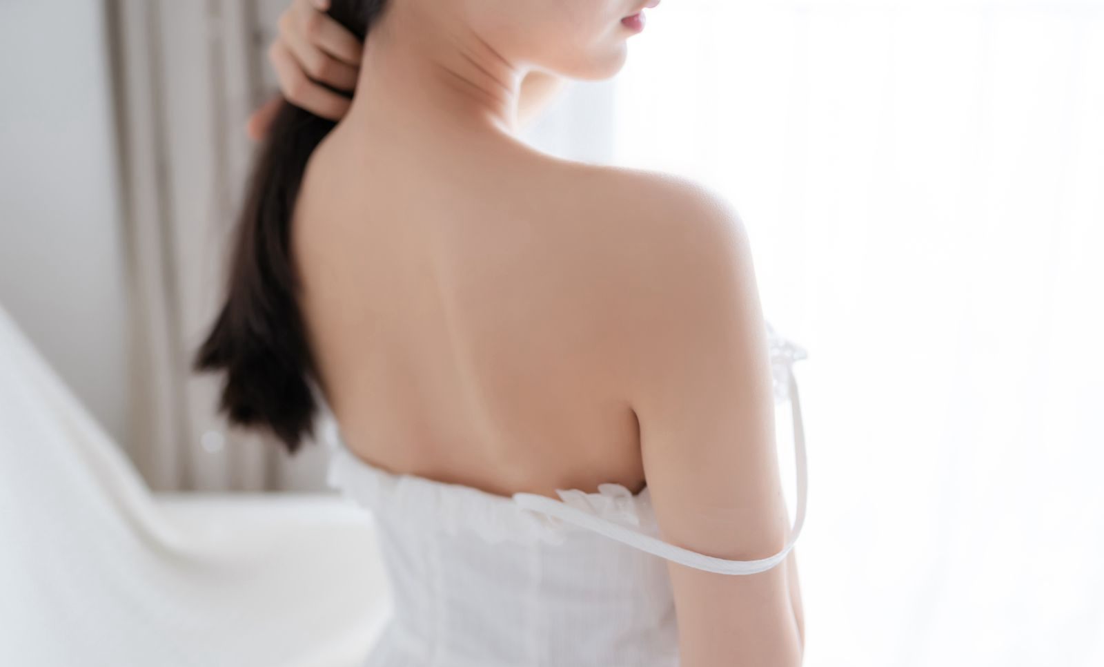 cos美女大尺度白皙皮肤诱惑美腿极品玉足令人垂涎