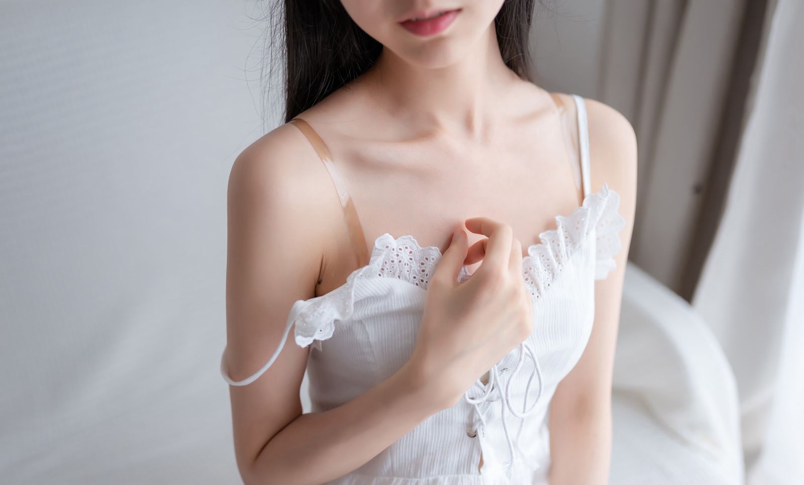 cos美女大尺度白皙皮肤诱惑美腿极品玉足令人垂涎