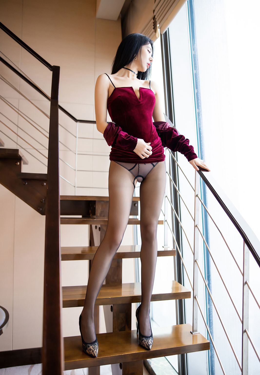 极品高挑黑丝袜美臀长腿高跟玉足人体大尺度写真