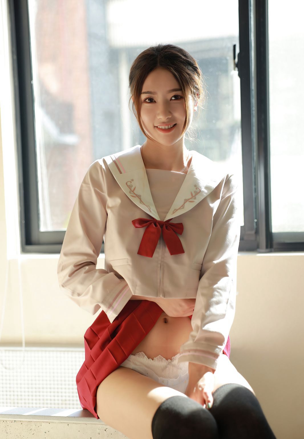 方子萱高颜值小清新女神性感百褶裙写真