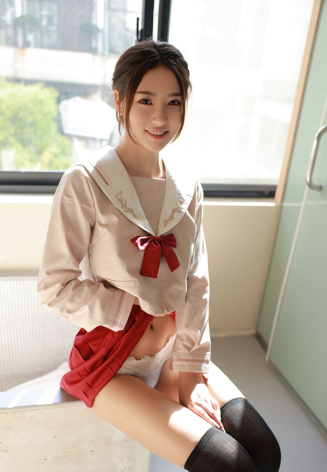 方子萱高颜值小清新女神性感百褶裙写真