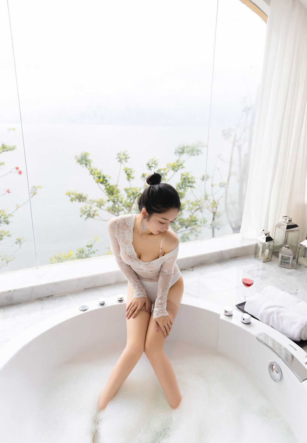 小热巴湿身诱惑沐浴极品水中大奶性感肉丝袜玉足美腿