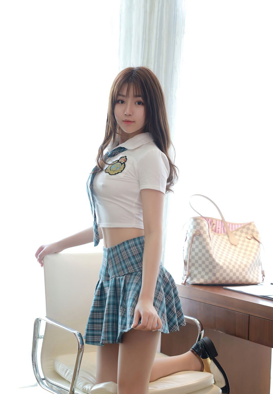 梦梵性感大圆臀诱惑肉丝袜JK服丁字裤臀控福利高清图片