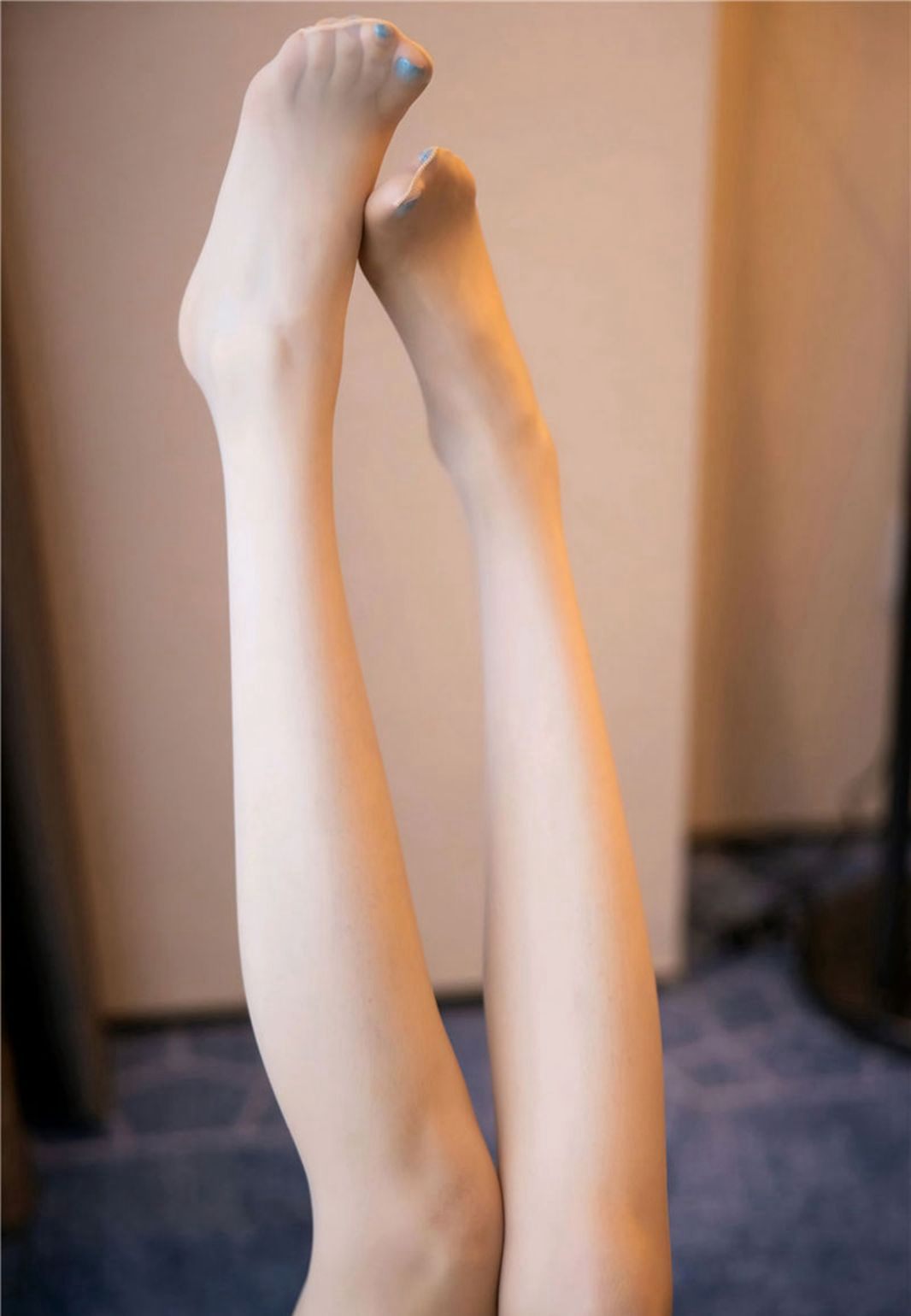 黄楽然2020极品大屁股诱惑旗袍肉色丝袜性感无内丁字裤