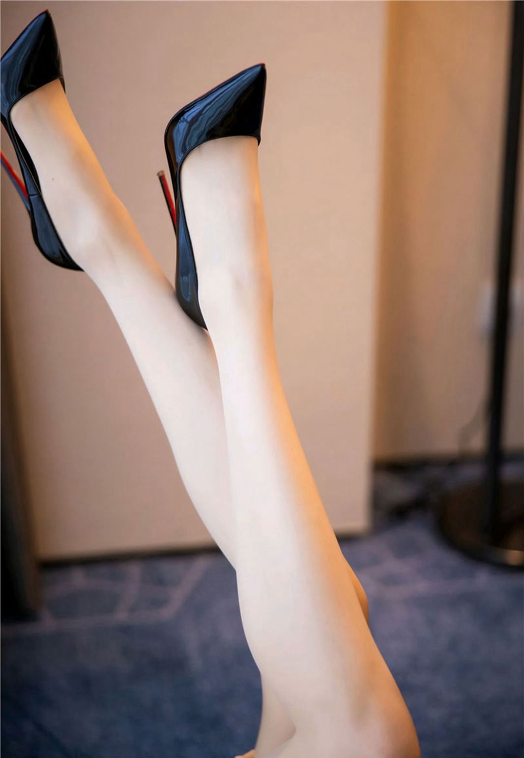 黄楽然2020极品大屁股诱惑旗袍肉色丝袜性感无内丁字裤