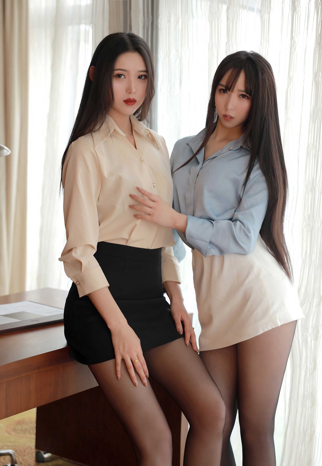 办公室黑丝袜短裙制服诱惑极品长腿高跟人体