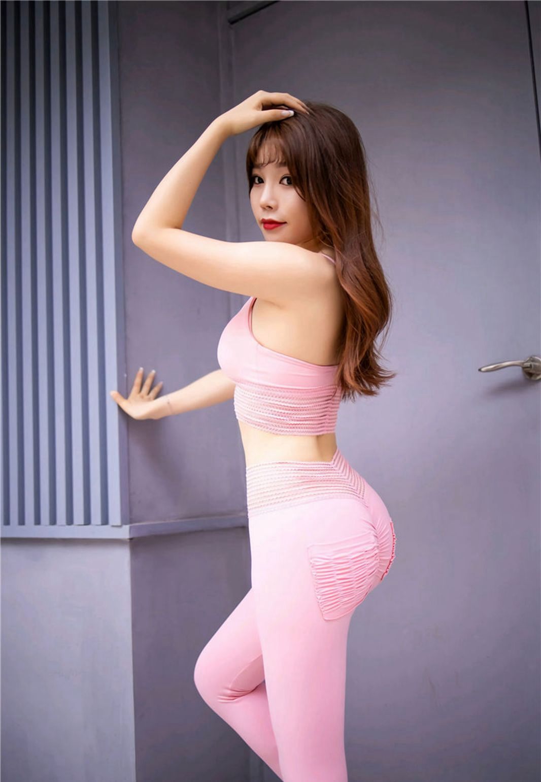 芝芝Booty臀控福利性感短裙肉丝袜高跟健身裤