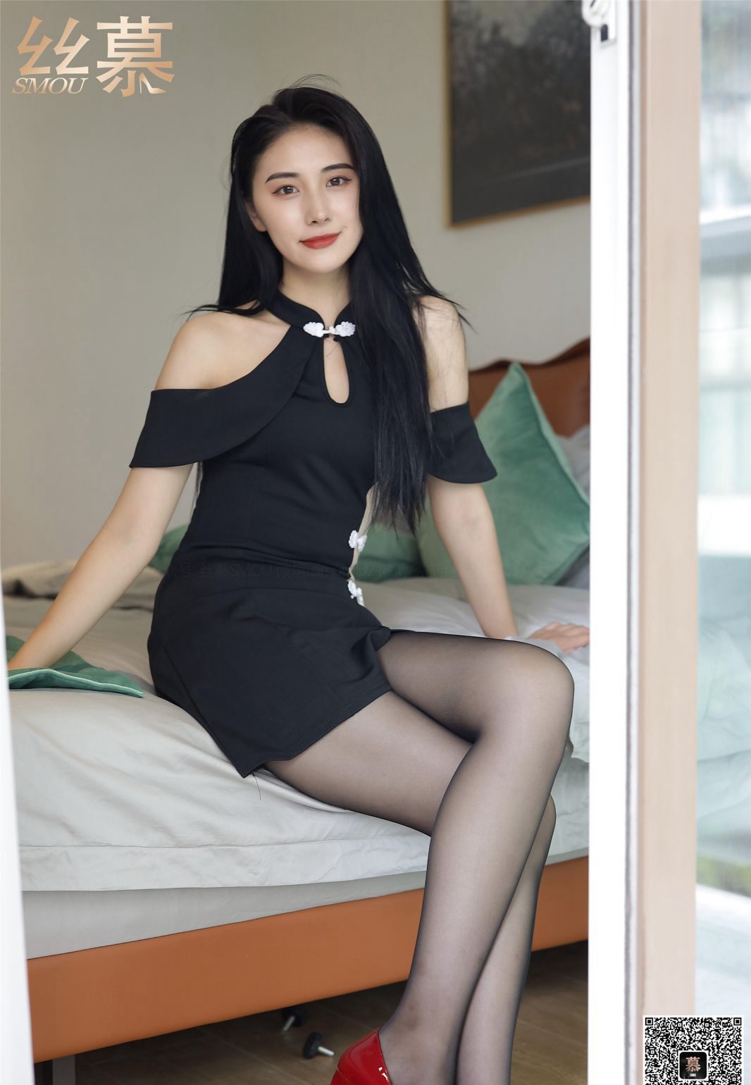 高颜值黑丝袜美腿高跟美少妇性感私房人体写真