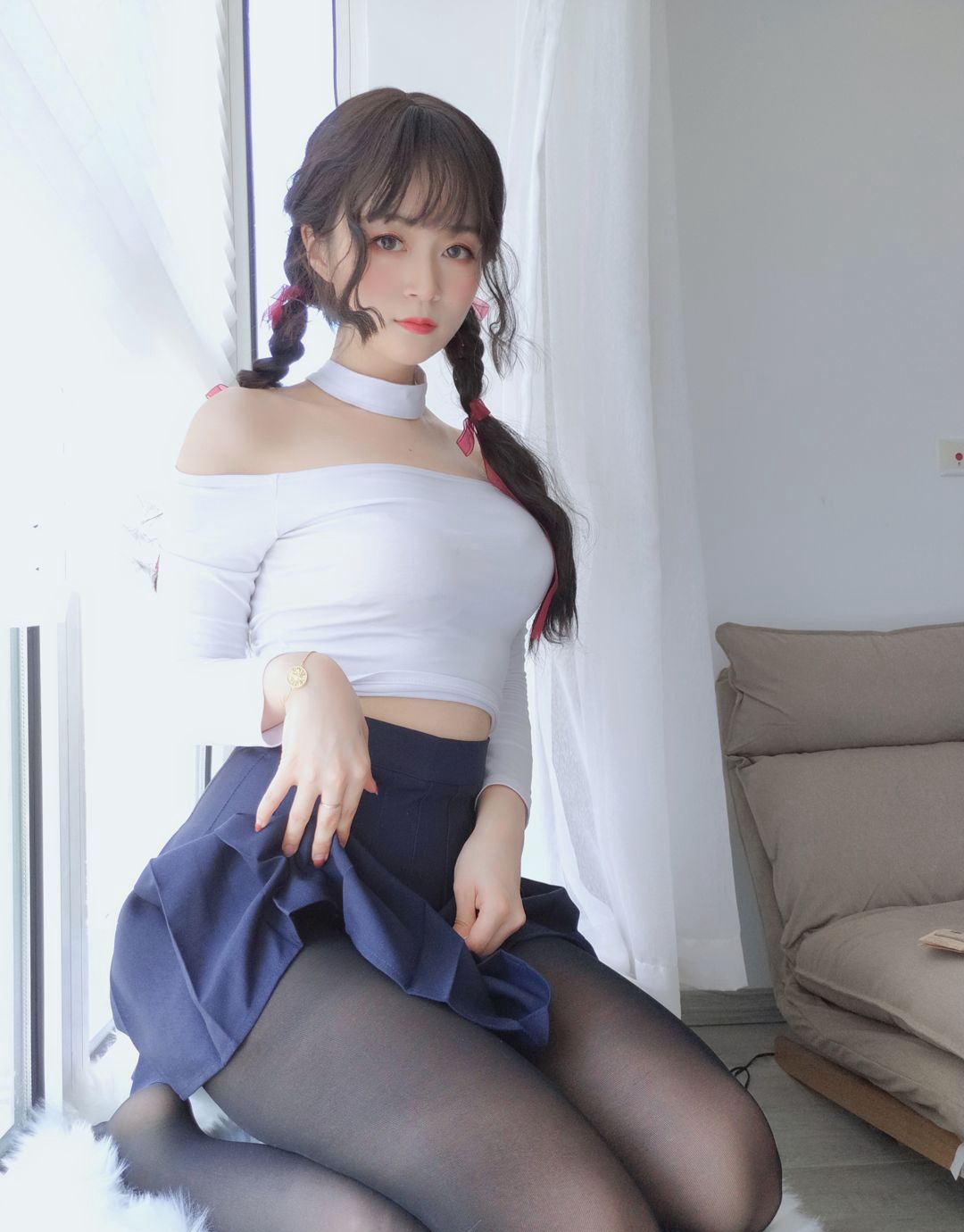 2020白银81黑色丝袜美腿超美性感丰满巨乳福利图