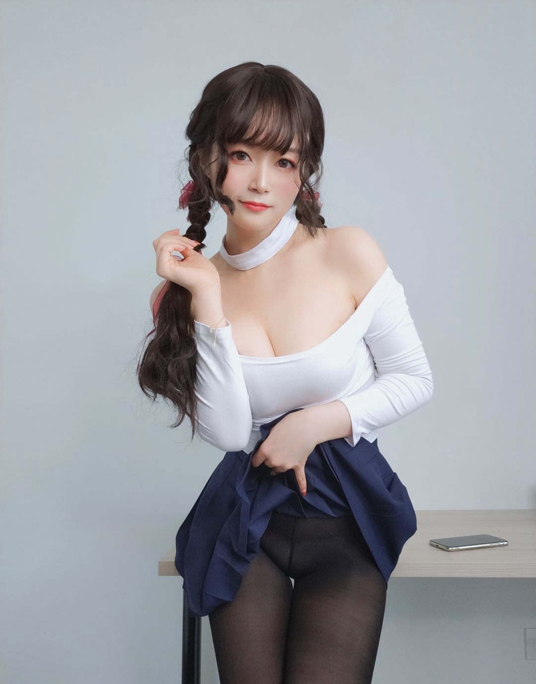 2020白银81黑色丝袜美腿超美性感丰满巨乳福利图