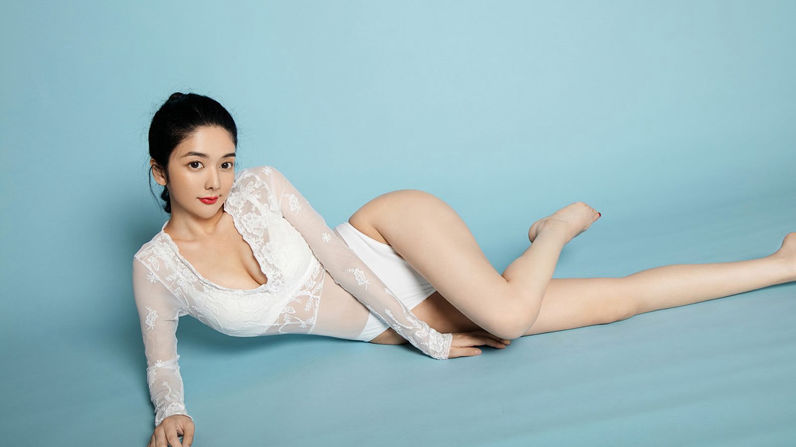 小热巴性感大翘臀裸胸美女臀控福利臀控后交