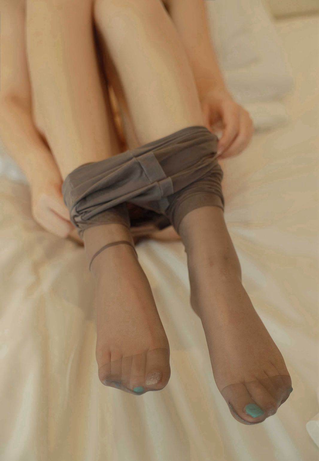 梦梵极品灰丝袜诱惑美腿高清玉足大尺度诱惑白皙美女