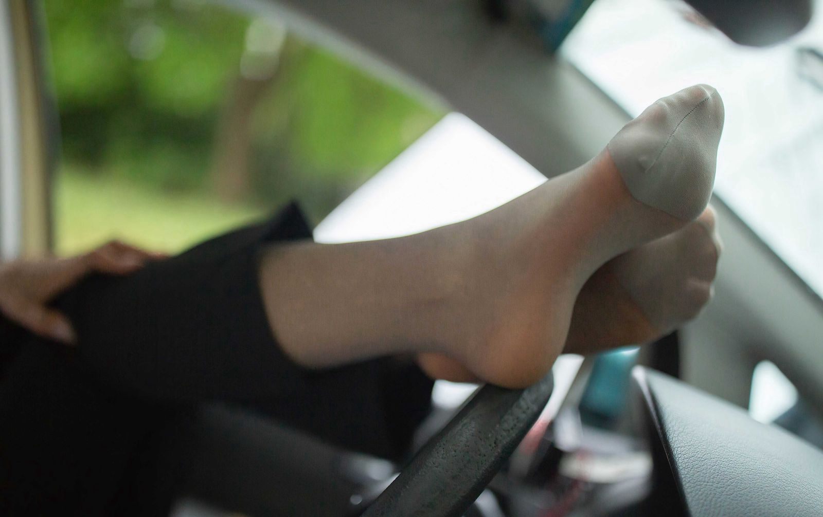 陈小喵性感制服诱惑车内诱惑极品翘臀风骚姿势写真