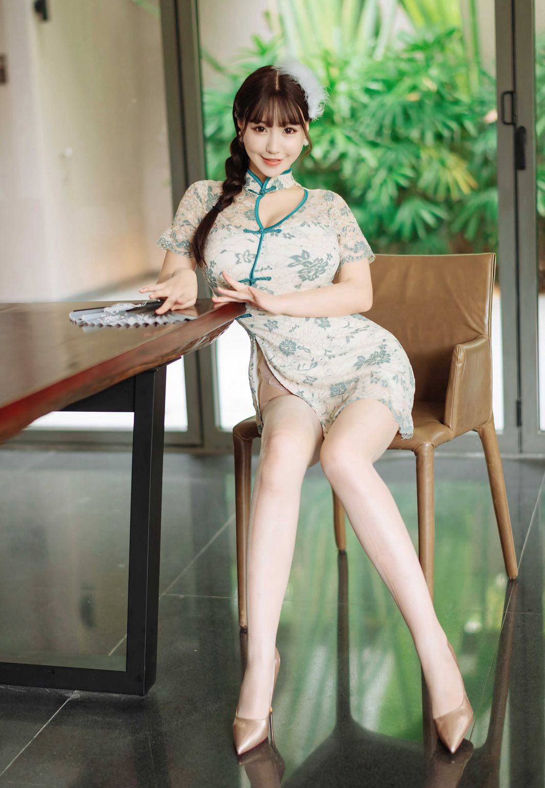 朱可儿旗袍美女丰满美腿性感裸胸美女极品双乳