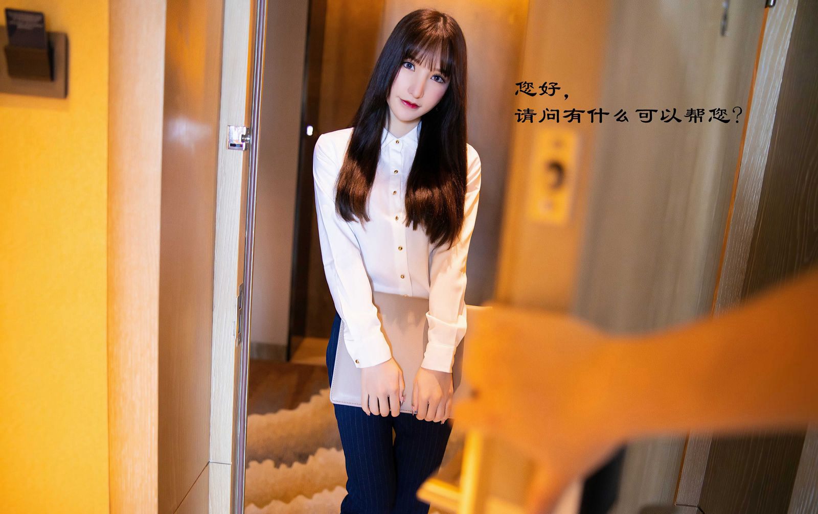 周于希黑色短丝袜玉足秘书制服丁字裤美臀诱惑办公室风骚写真