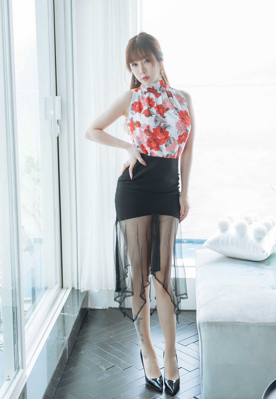 王雨纯极品白嫩大胸诱惑双乳肉色袜美腿臀控福利