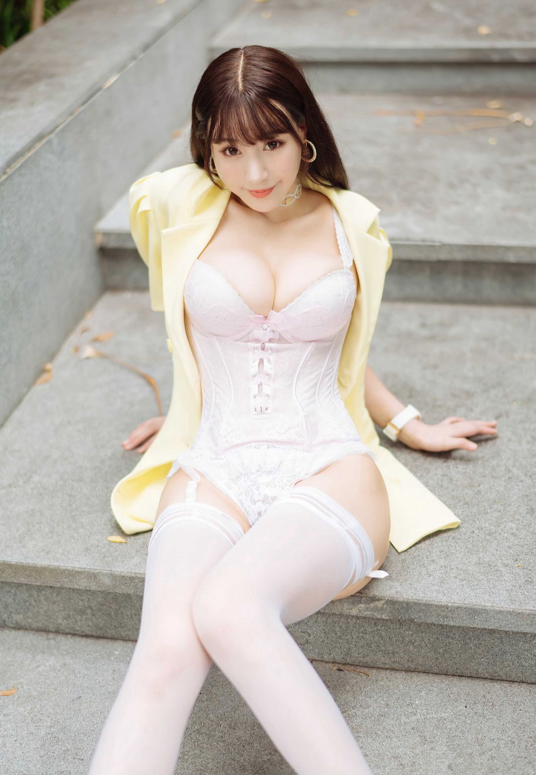 朱可儿Flower白丝巨乳诱惑丰满微胖身材高清美腿图片