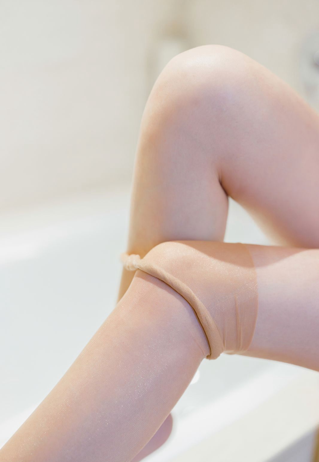 爱蜜社嫩模九月生2020湿身诱惑肉色丝袜极品玉足高清图