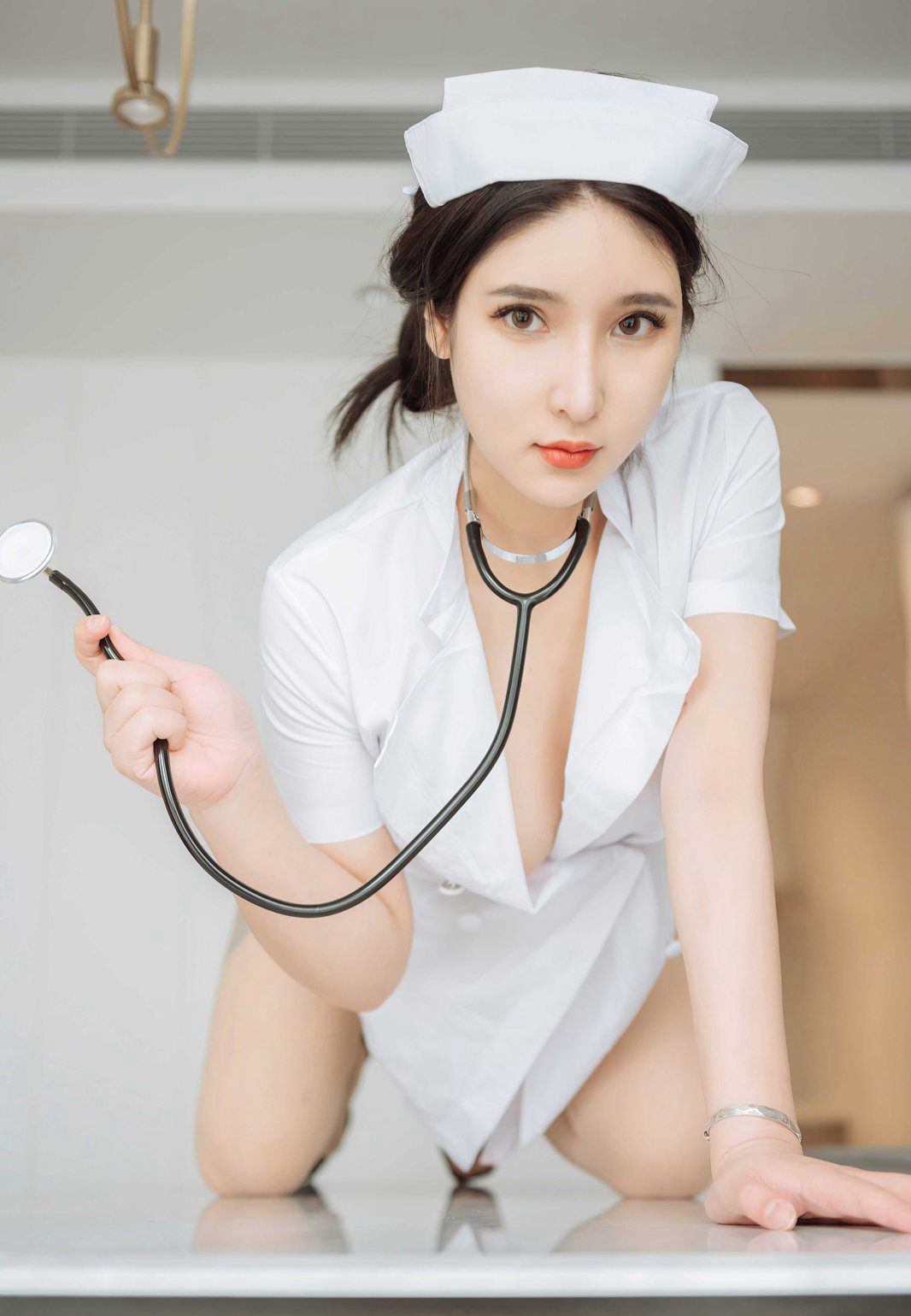 性感诱惑护士美女蛛蛛妹妹极致诱惑超美大臀肉色丝袜写真