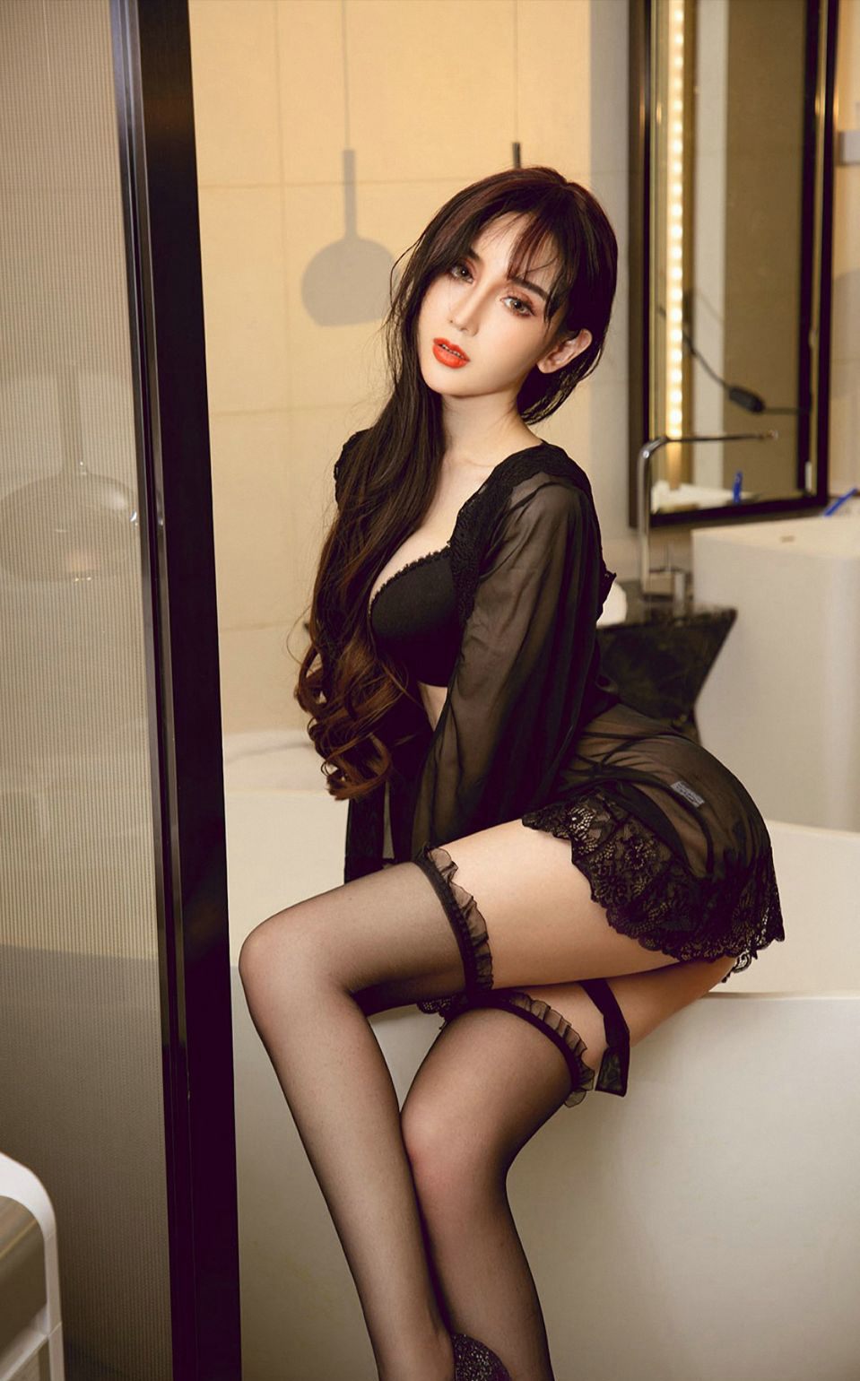 阿依努尔瓦娅诱惑黑丝袜极品丁字裤臀控后交高清人体