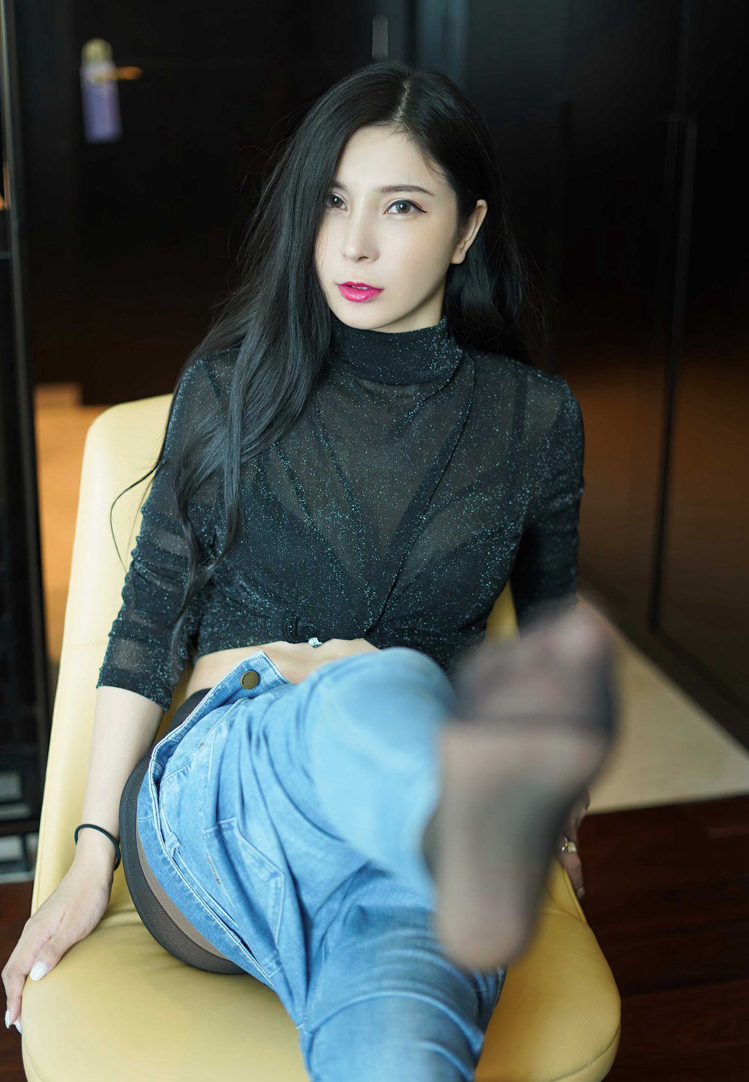 小蛮妖Yummy诱惑翘臀紧身牛仔裤性感黑丝丁字裤高清人体