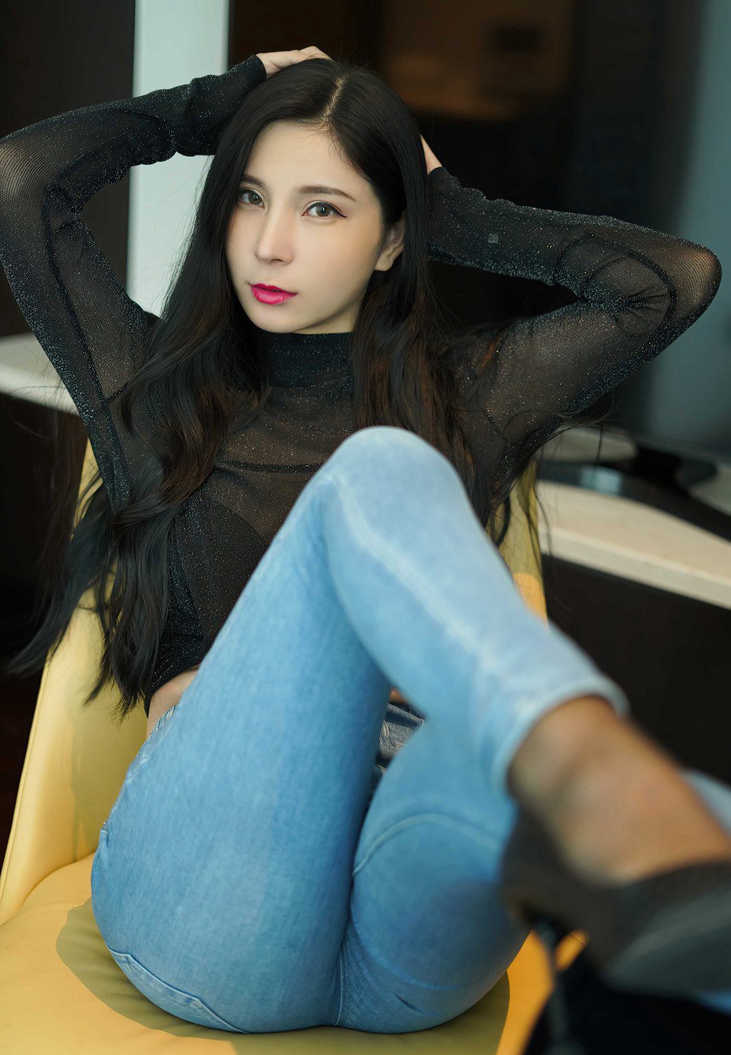 小蛮妖Yummy诱惑翘臀紧身牛仔裤性感黑丝丁字裤高清人体