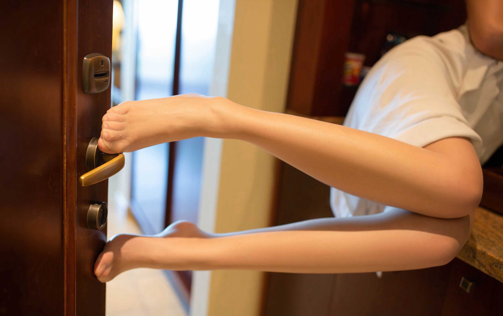 就是阿朱啊超薄肉丝无内风骚美少妇诱惑表情嫩白美腿玉足