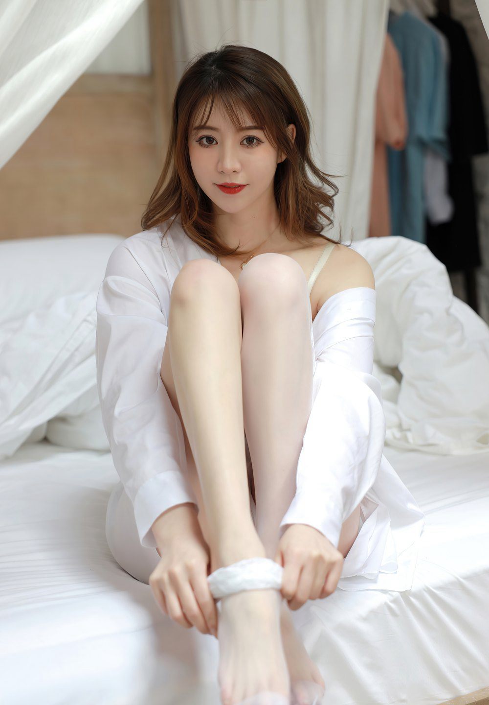 白丝美足嫩白皮肤的美少妇穿超博丝袜极品性感长腿