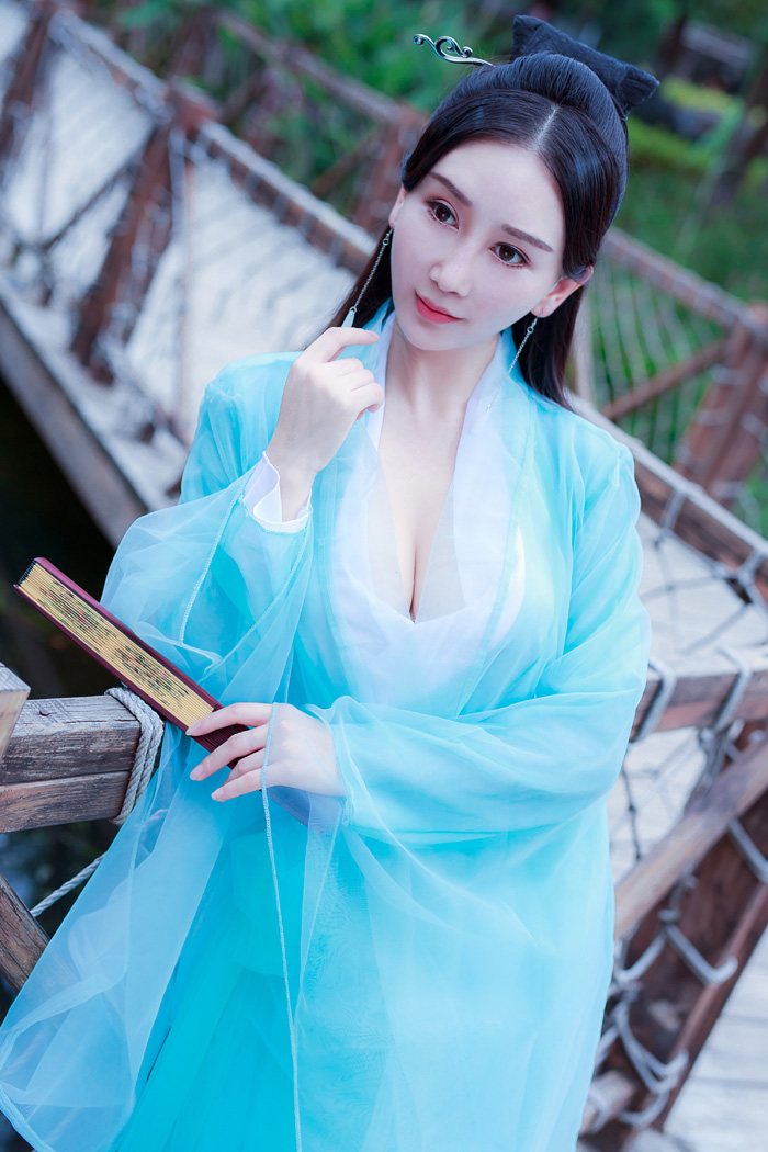 BoLoli柳侑绮手捧巨乳性感内衣秀