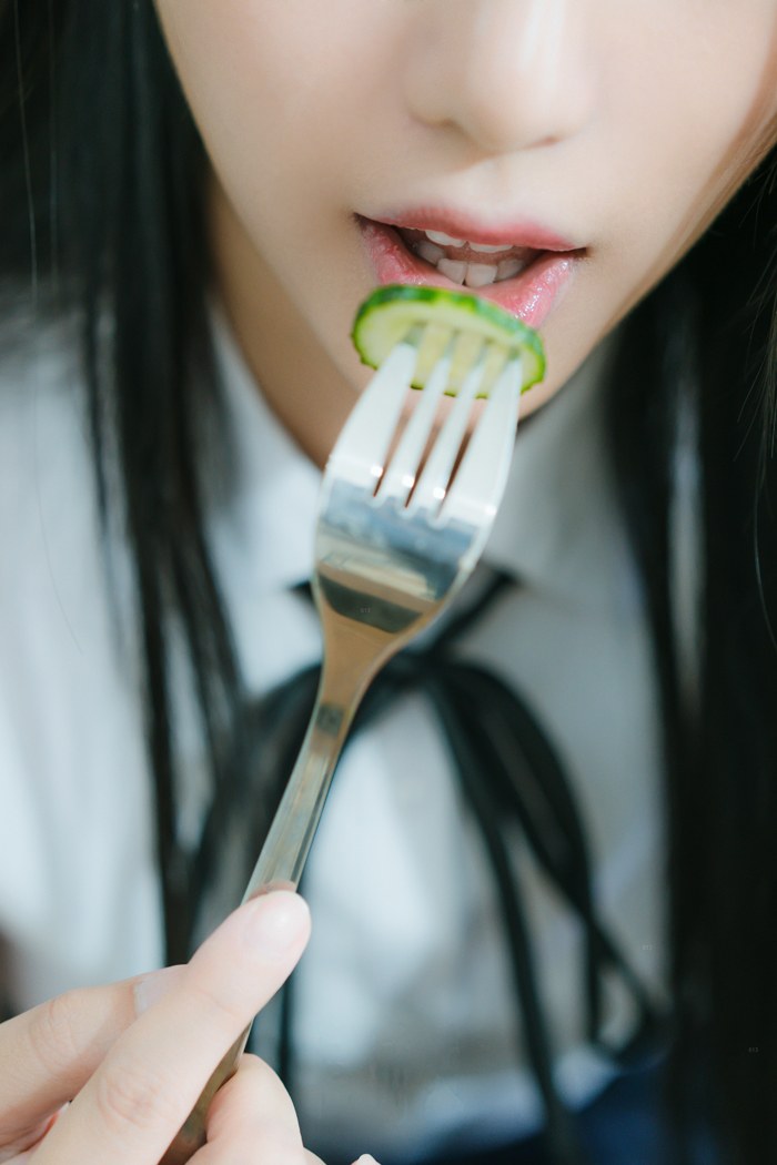 巨乳少妇伊若前凸后翘身材一流