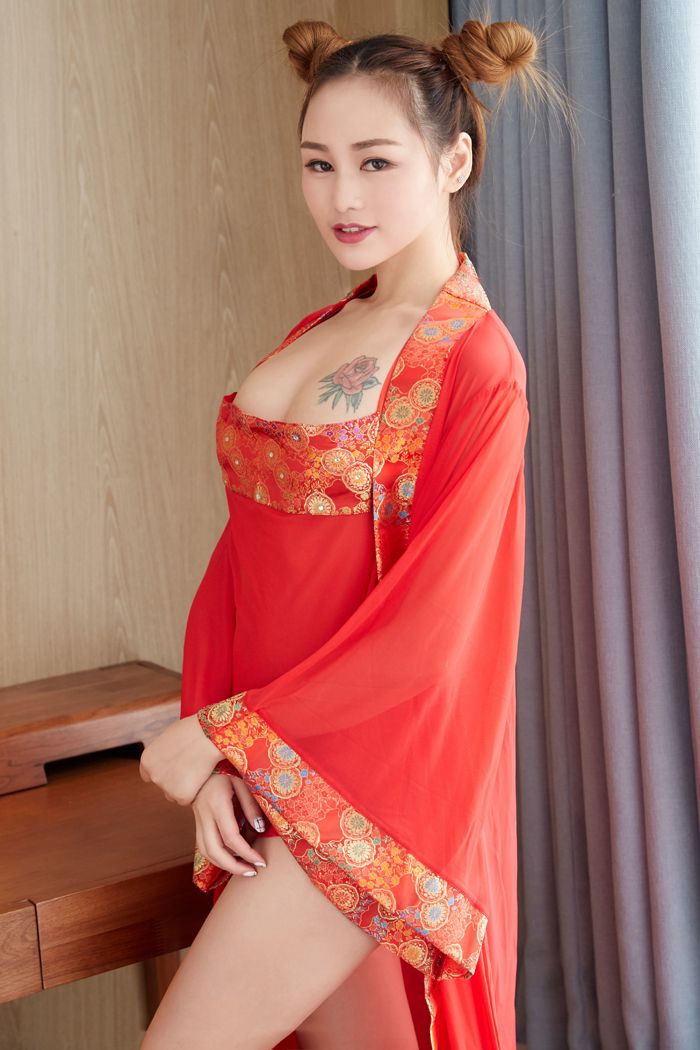熟女陆萱萱真空上阵大秀性感豪乳