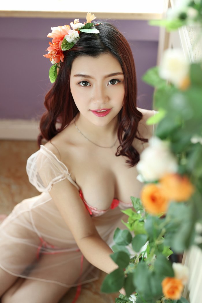 美艳少妇廿十真空出镜秀豪乳翘臀